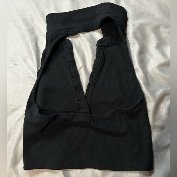 Sleeveless Crop Top - Picture 2 of 3